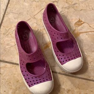 Kids Native purple iridescent size 12